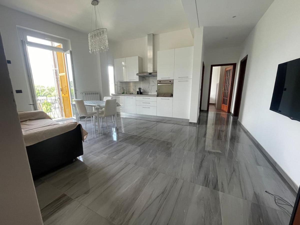 Autumn Apartment Vado Ligure Luaran gambar