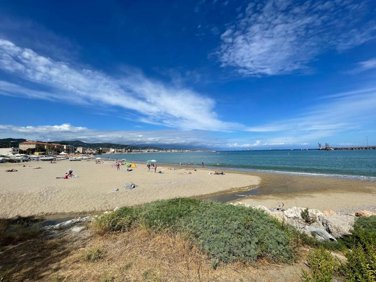 Autumn Apartment Vado Ligure Luaran gambar