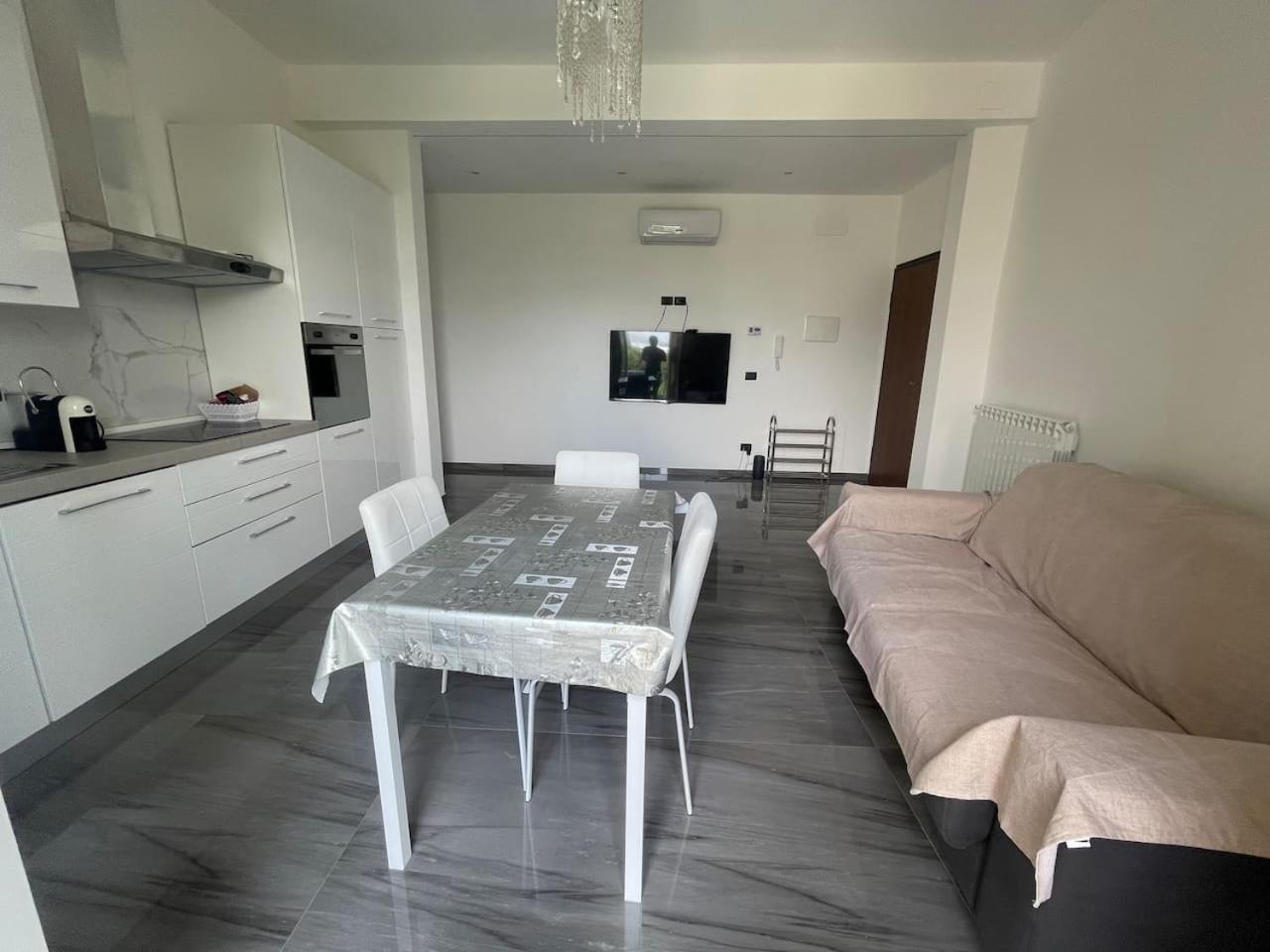 Autumn Apartment Vado Ligure Luaran gambar